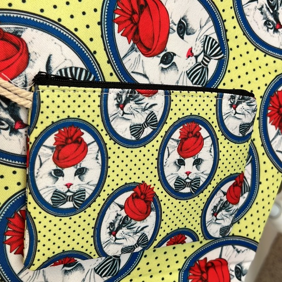 🎉HP🎉Fancy Cat Printed Tote with Matching Wristlet - Picture 4 of 14